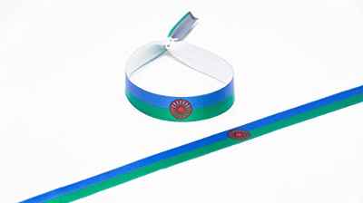 Tarja 73 - Pulsera de Tela con la Bandera Gitana - Pulsera con Bandera Gipsy - Regalo Creativo e Ideal.